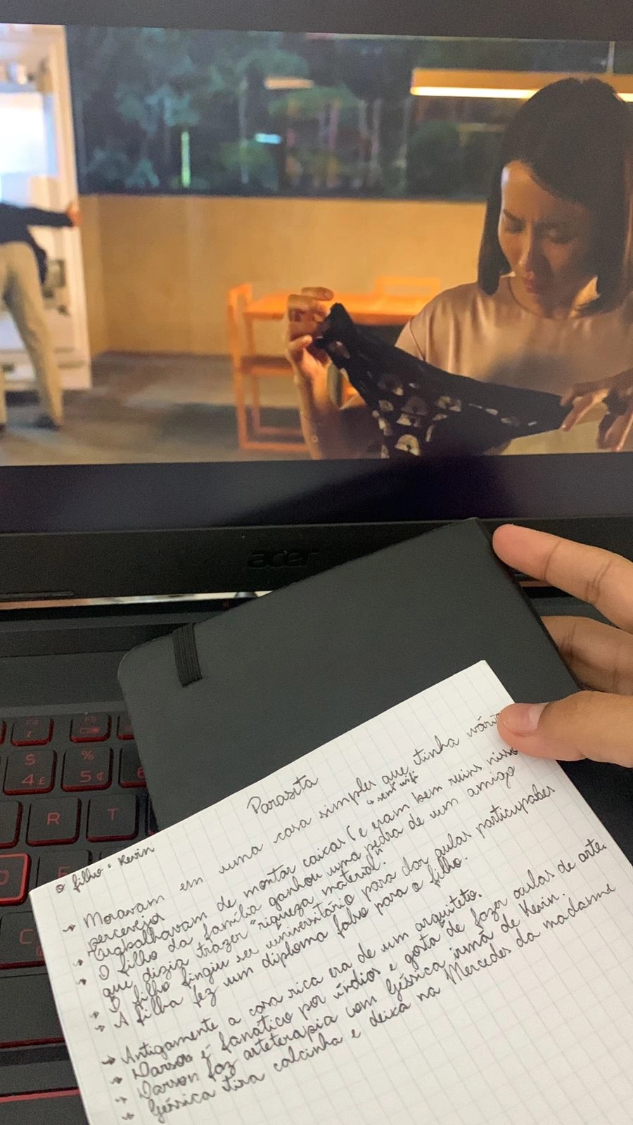 Anotações feitas durante a assistência ativa do filme Parasita